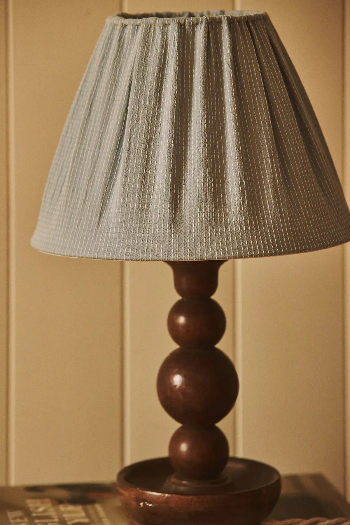 Lampe en bois tourné et tissu japonais
