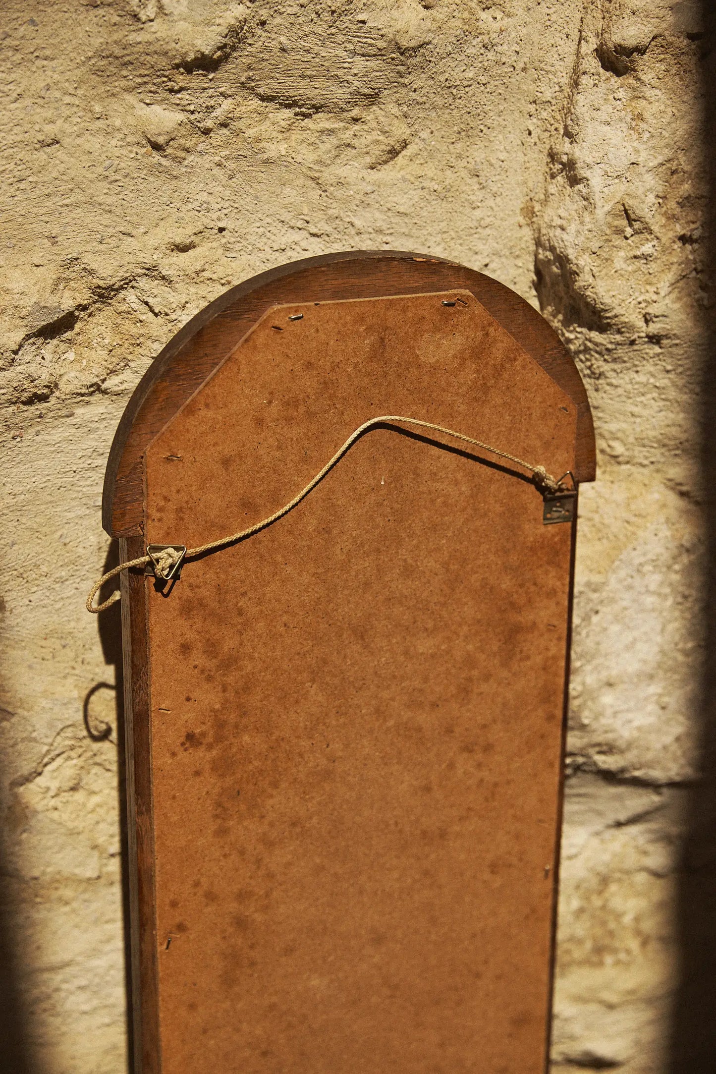 Miroir ancien à silhouette ogive