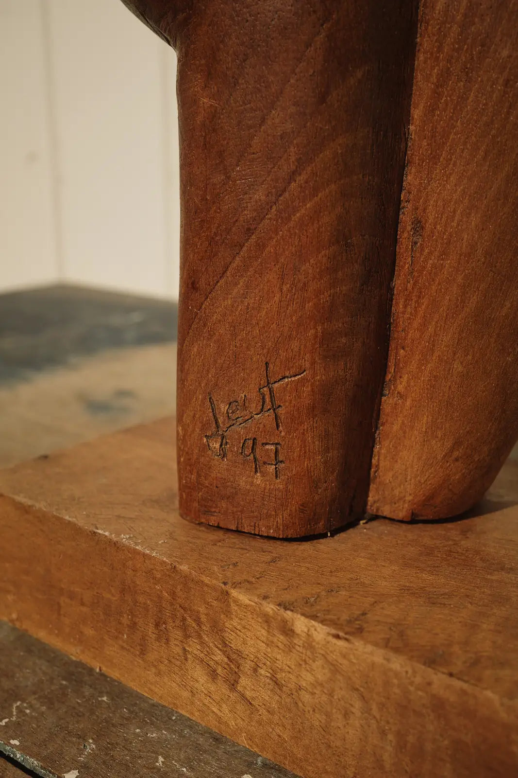 Sculpture de corps de femme en bois