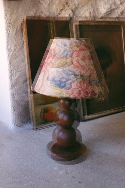 Lampe en bois tourné et abat jour fleuri