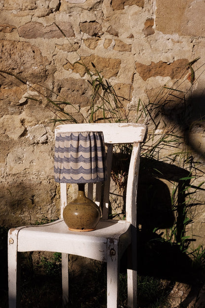 Lampe en grès abat jour vagues