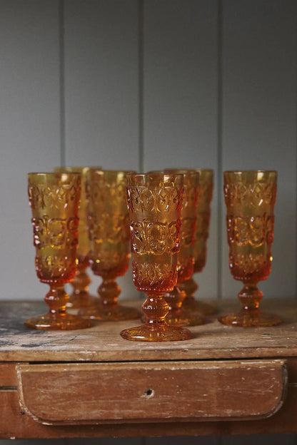 Coupes à champagne en verre moulé