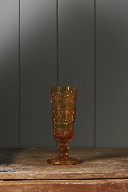 Coupes à champagne en verre moulé