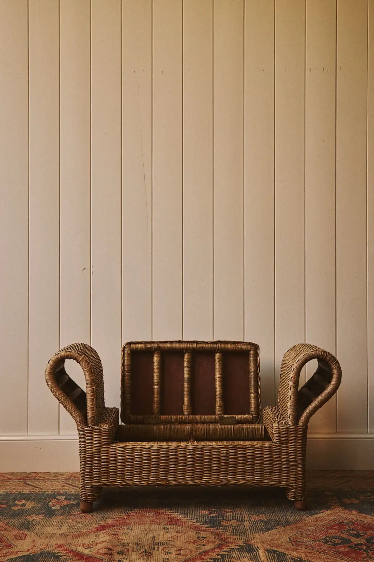 Petit banc-coffre en osier