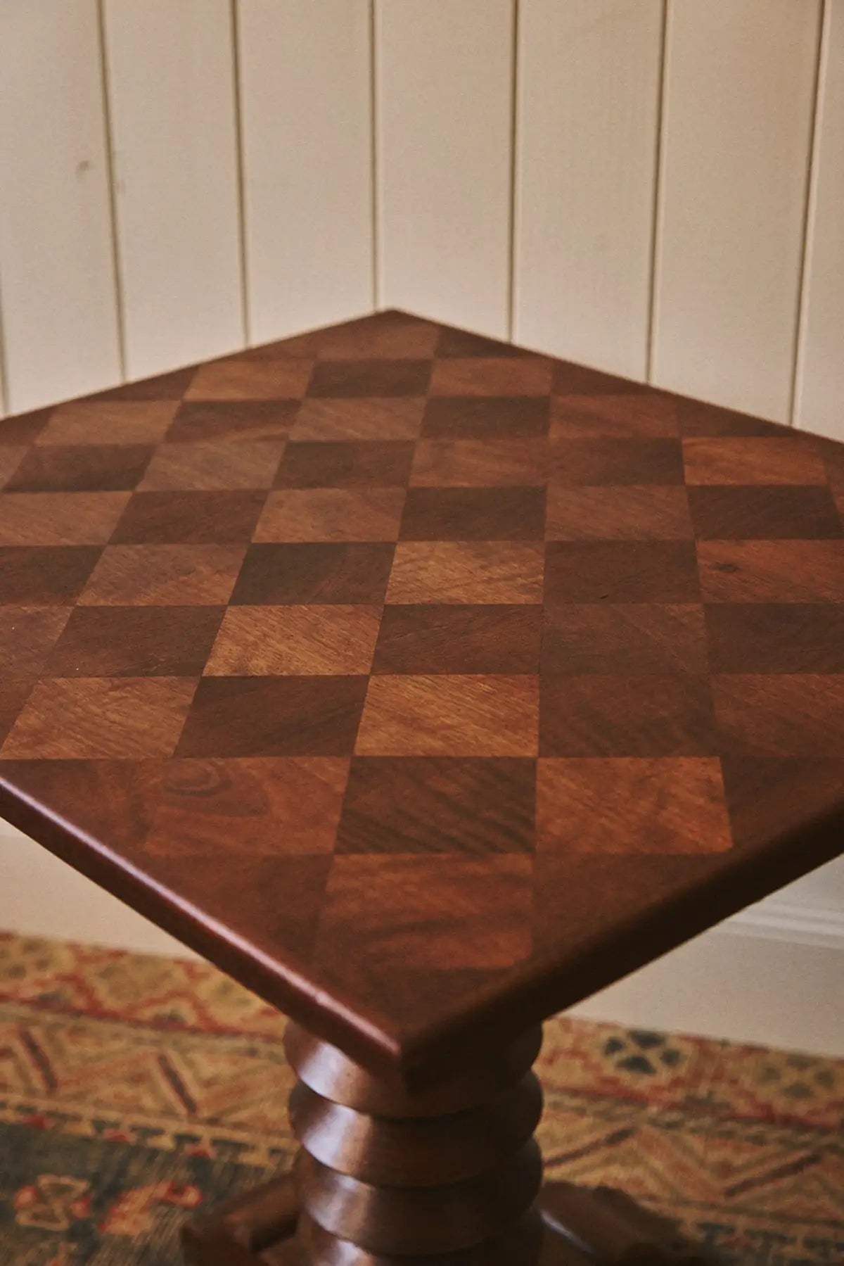 Table en marqueterie damier