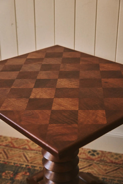 Table en marqueterie damier