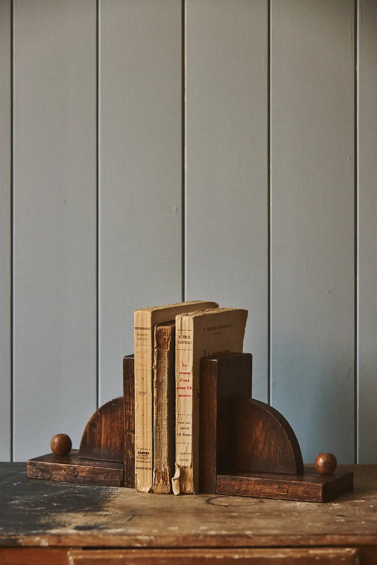 Paire de serre-livres en bois