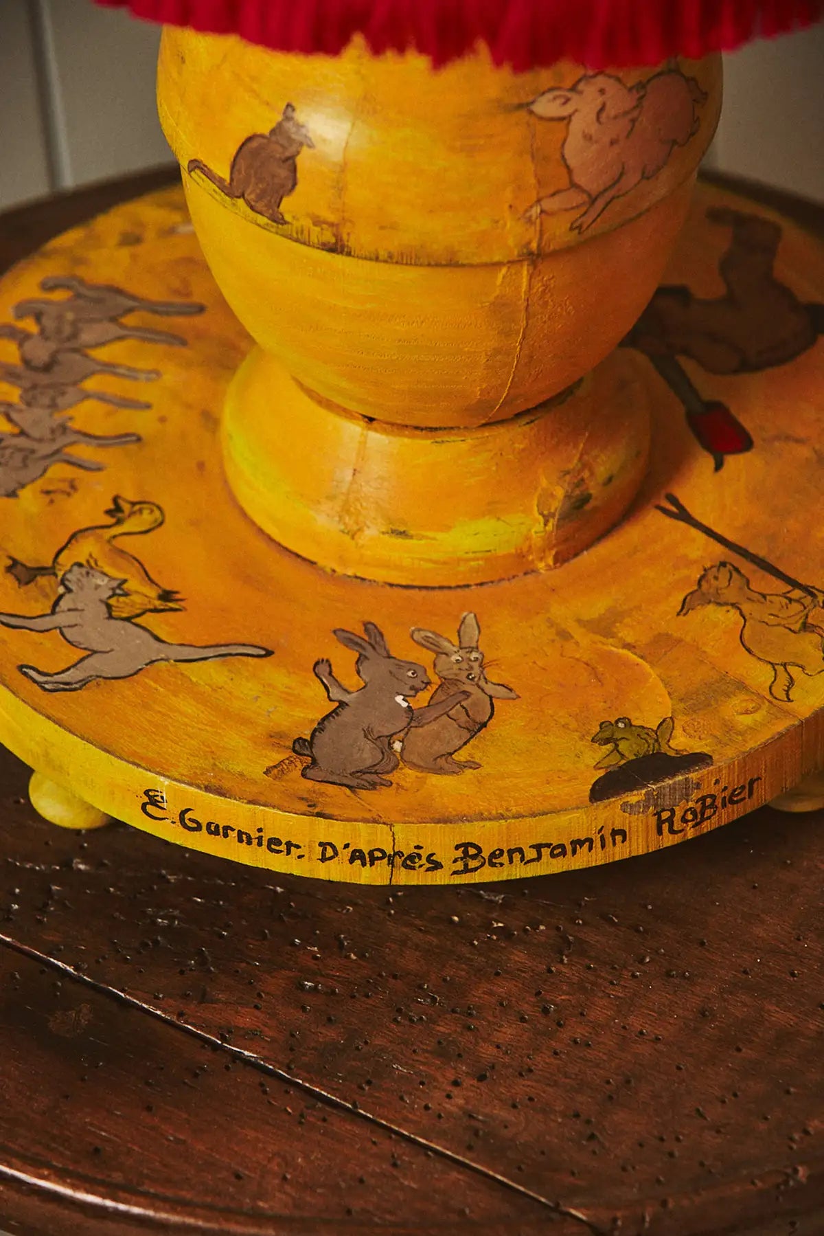 Lampe d'enfant en bois peint