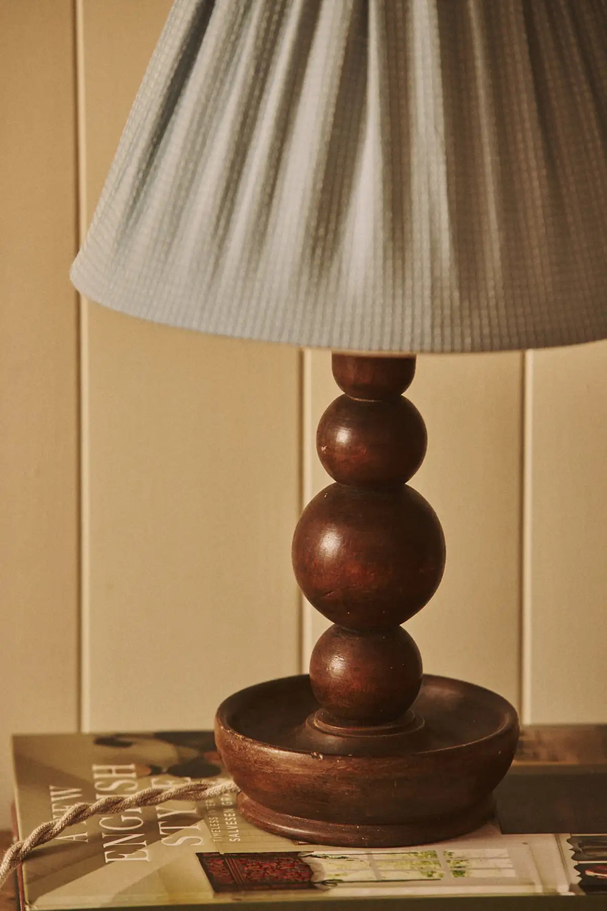 Lampe en bois tourné et tissu japonais