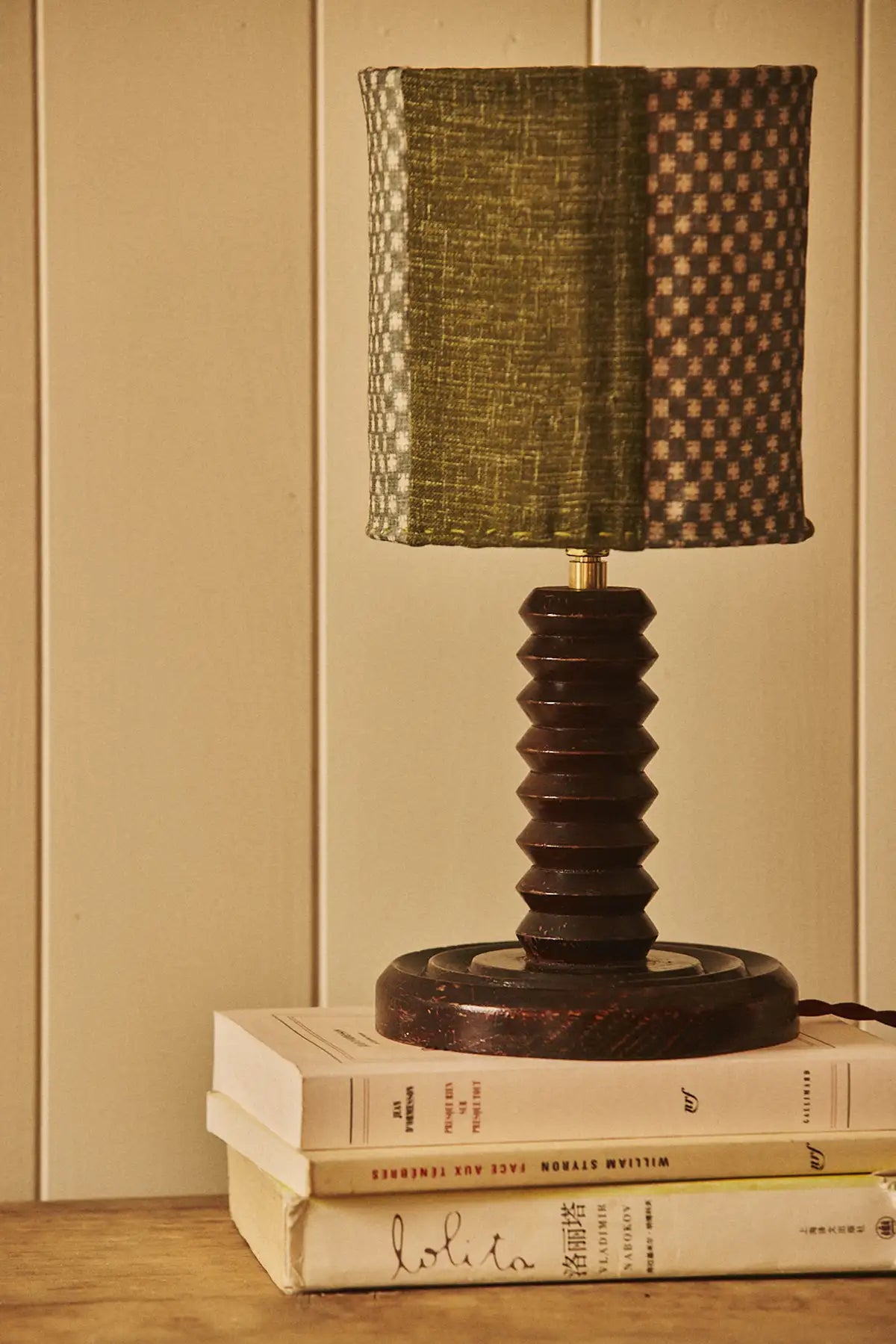 Lampe en bois et duo de tissus