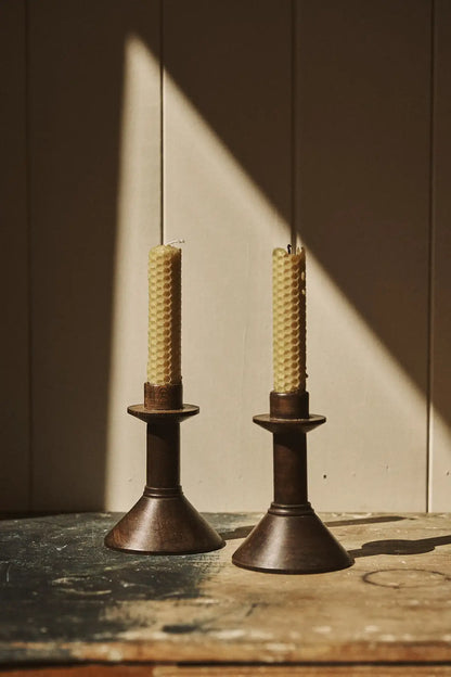 Paire de bougeoirs en bois