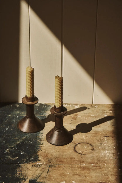 Paire de bougeoirs en bois
