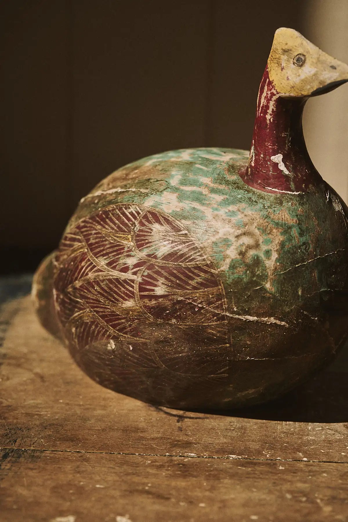 Poule en bois polychrome