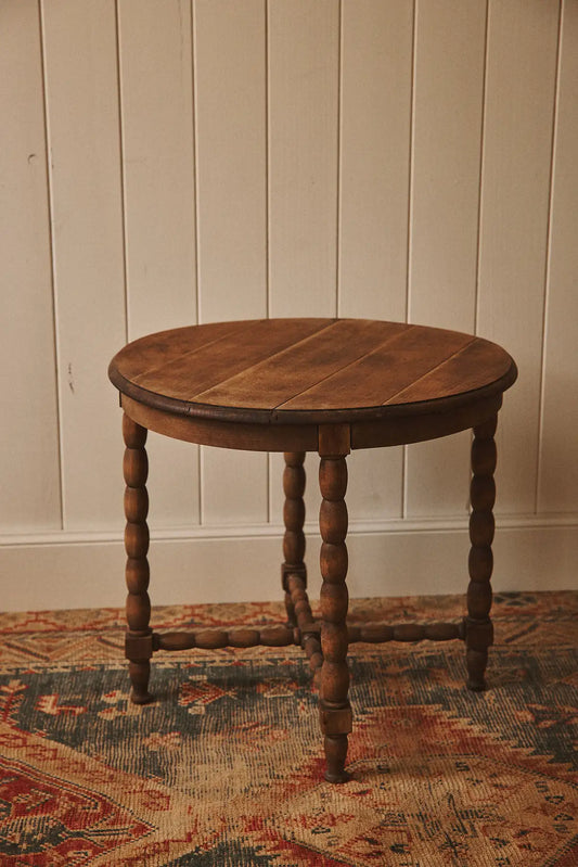 Petite table d’appoint en bois tourné
