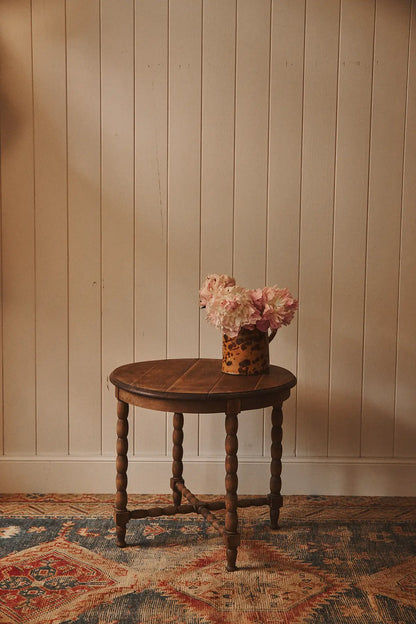 Petite table d’appoint en bois tourné