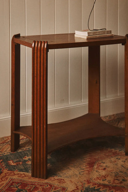 Petite table d’appoint moderniste