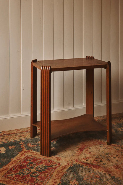 Petite table d’appoint moderniste