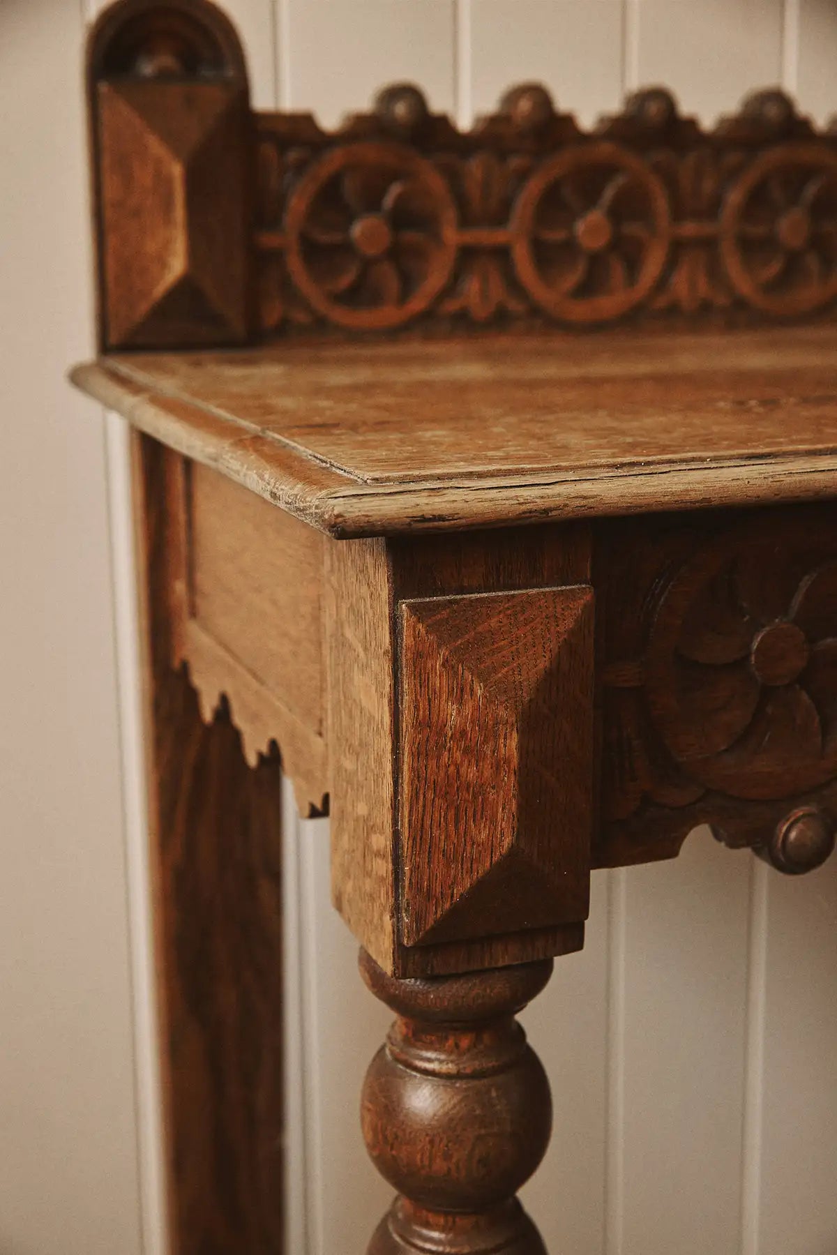 Console sculptée