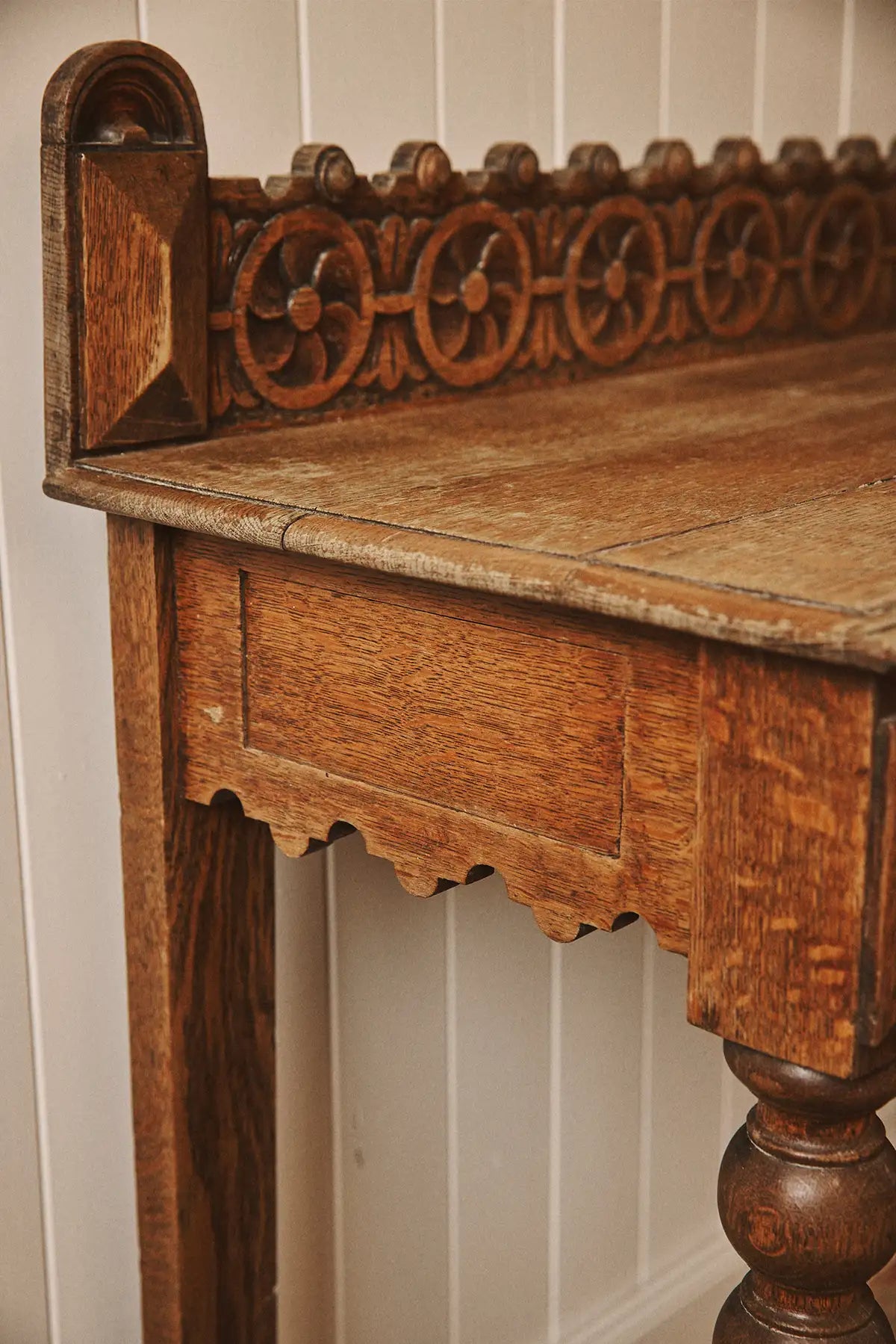 Console sculptée