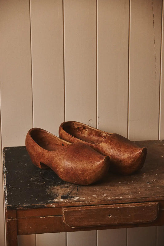 Paire de sabots en bois