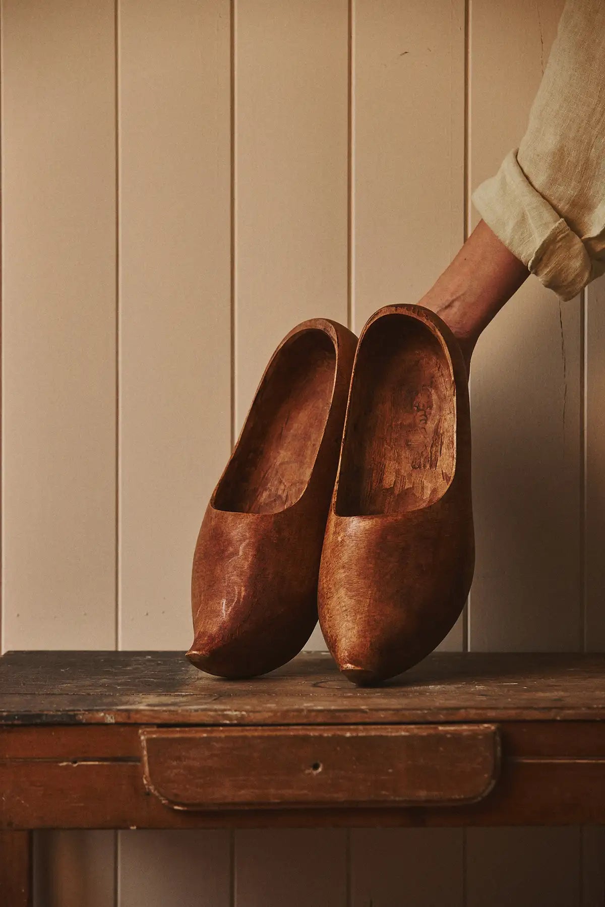 Paire de sabots en bois