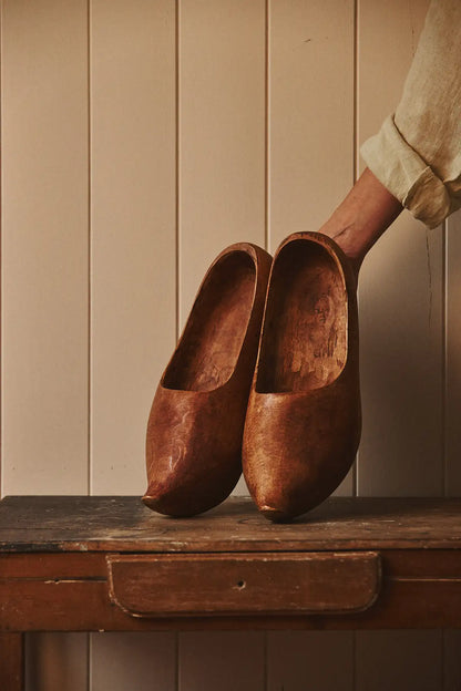 Paire de sabots en bois