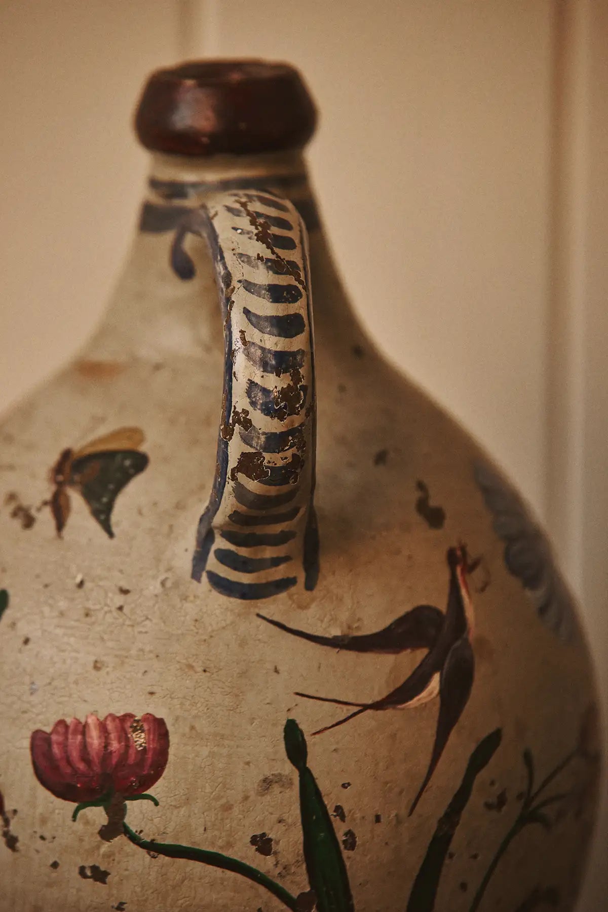 Cruche décorative fleurie