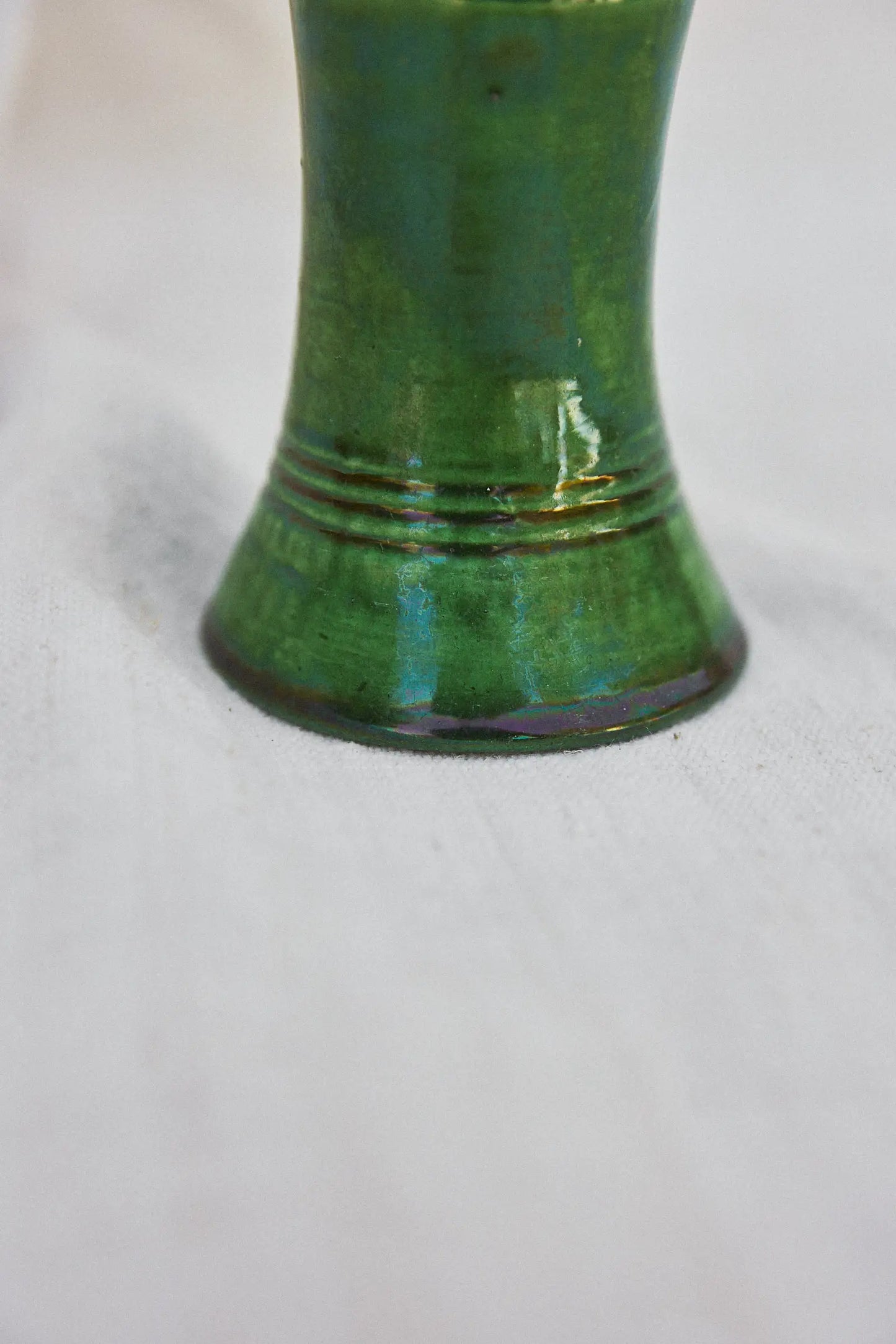 Petit vase émaillé vert