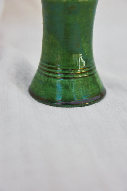 Petit vase émaillé vert