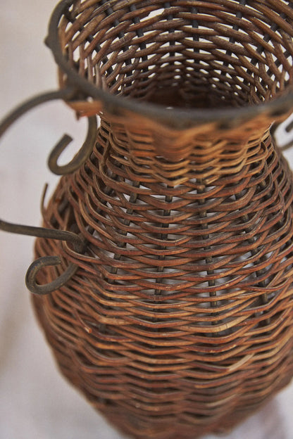 Vase en osier et fer forgé