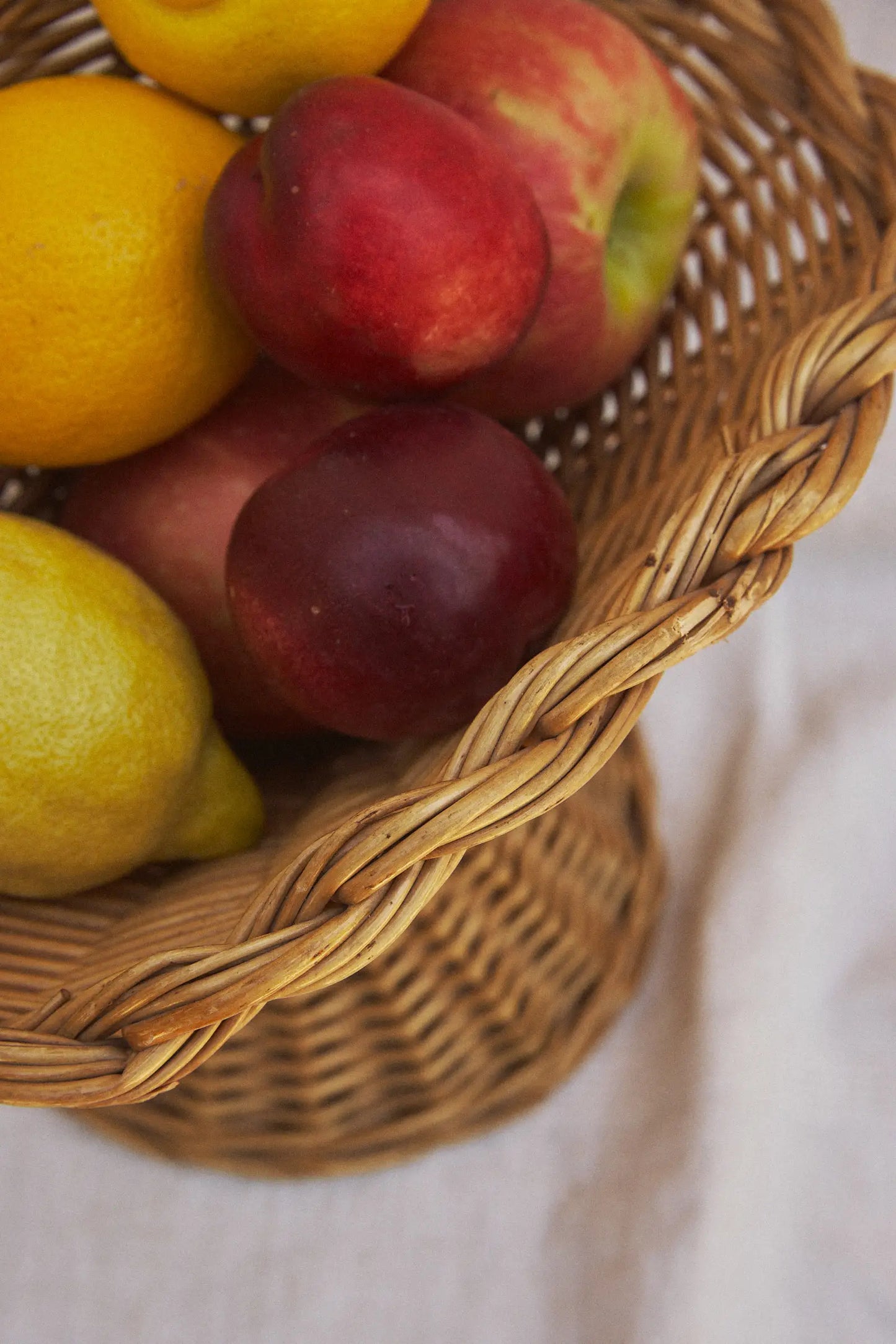 Coupe à fruits en osier
