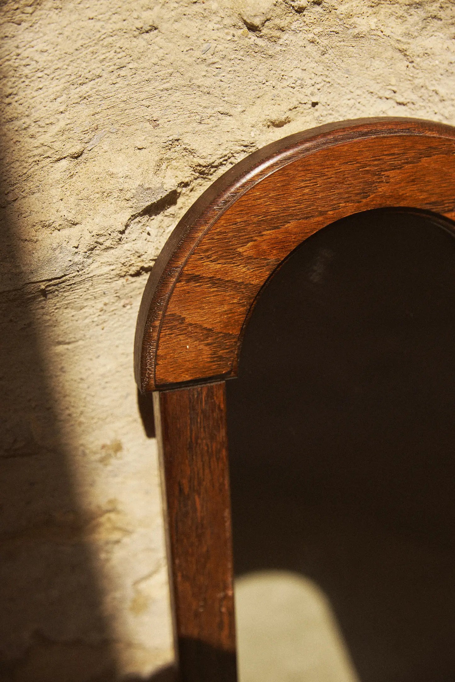 Miroir ancien à silhouette ogive