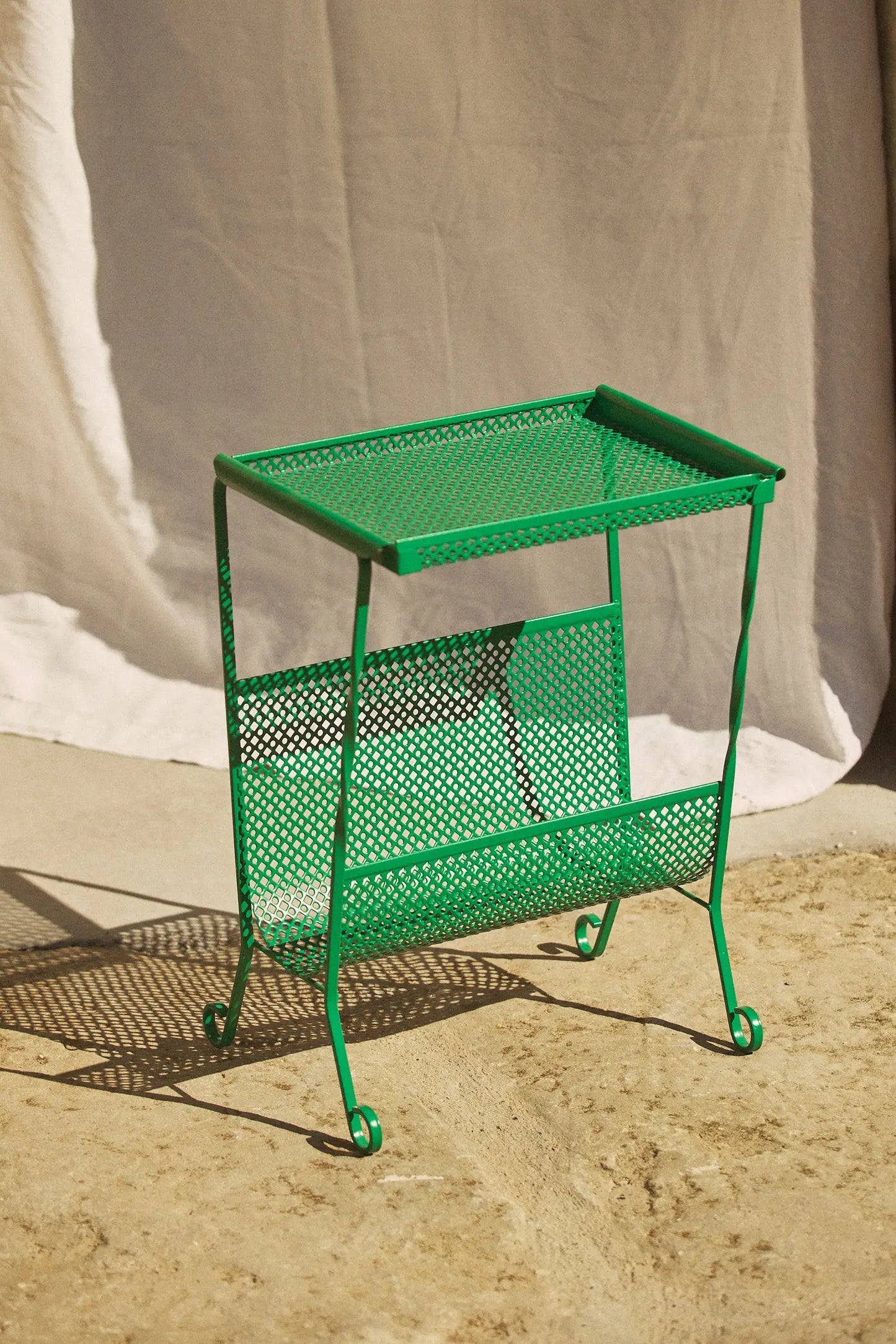 Desserte / porte revue DLG Matégot