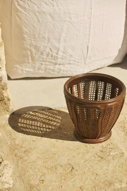Corbeille en bois et cannage