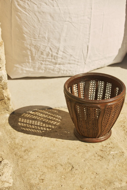 Corbeille en bois et cannage