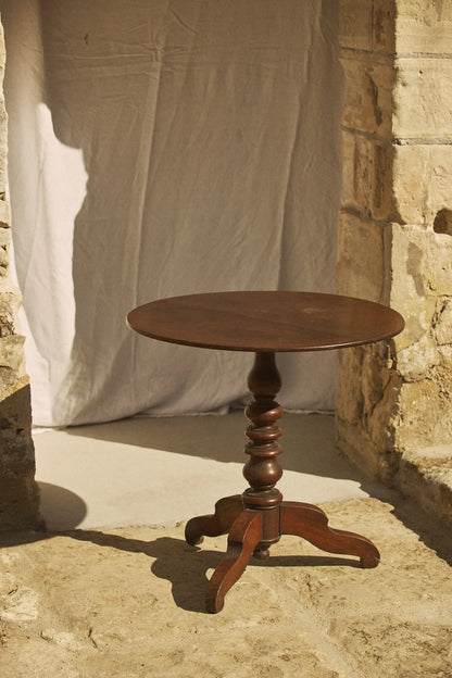 Table guéridon d’appoint en noyer