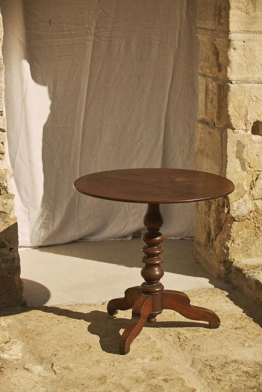 Table guéridon d’appoint en noyer