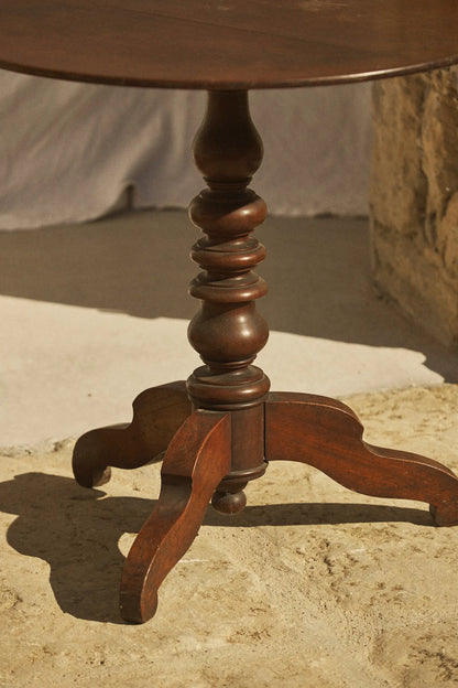 Table guéridon d’appoint en noyer