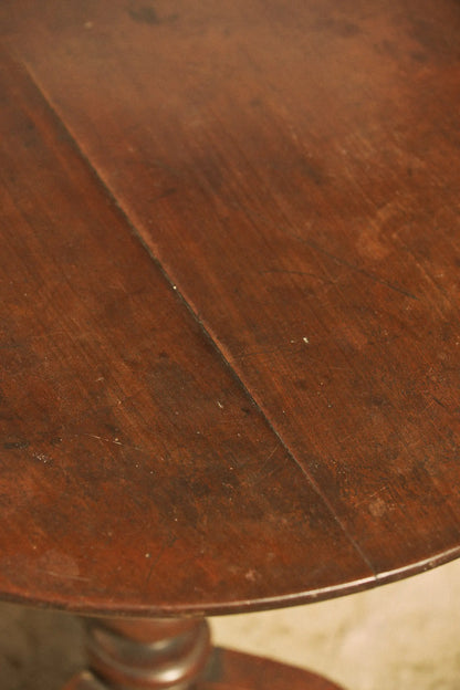 Table guéridon d’appoint en noyer