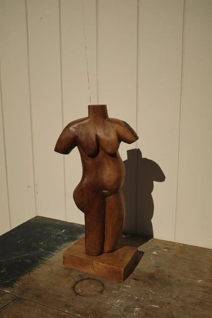 Sculpture de corps de femme en bois