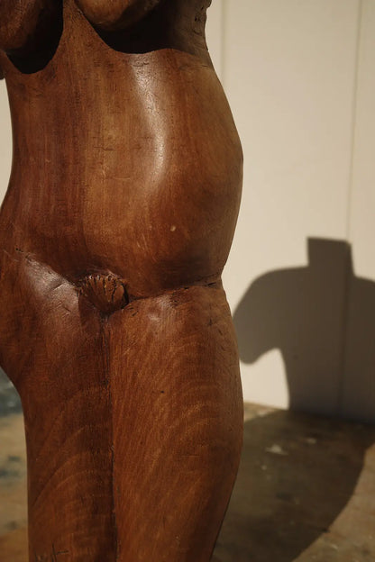 Sculpture de corps de femme en bois