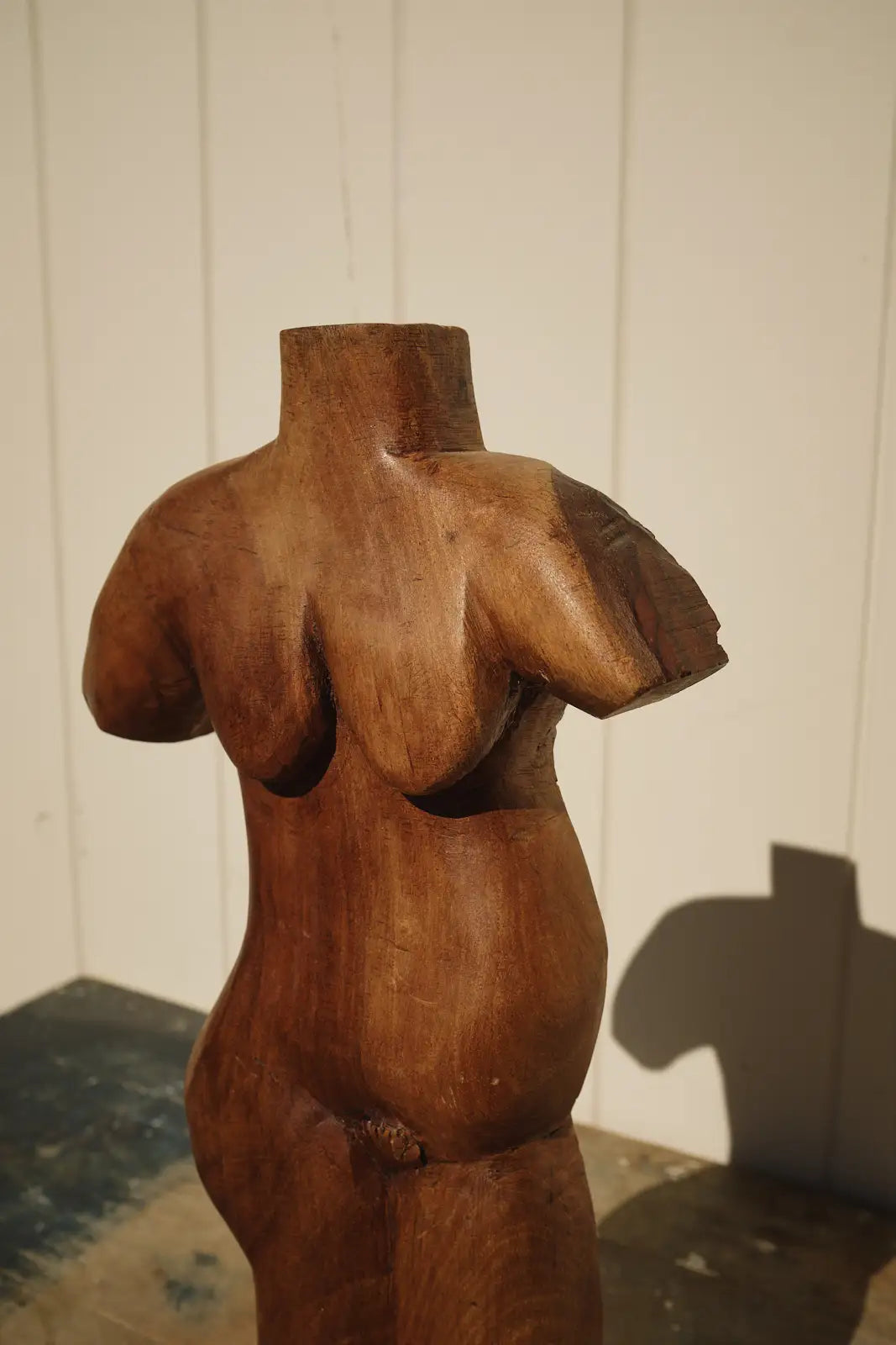 Sculpture de corps de femme en bois