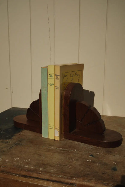 Paire de serre-livres en bois