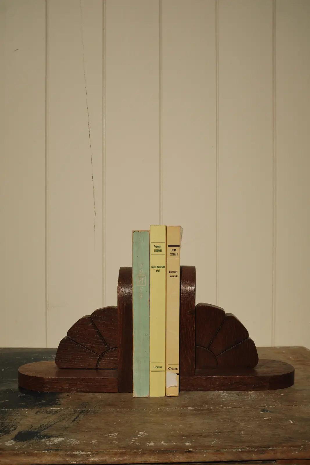 Paire de serre-livres en bois