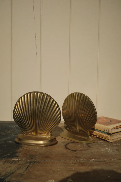 Paire de serre-livres coquillage en laiton