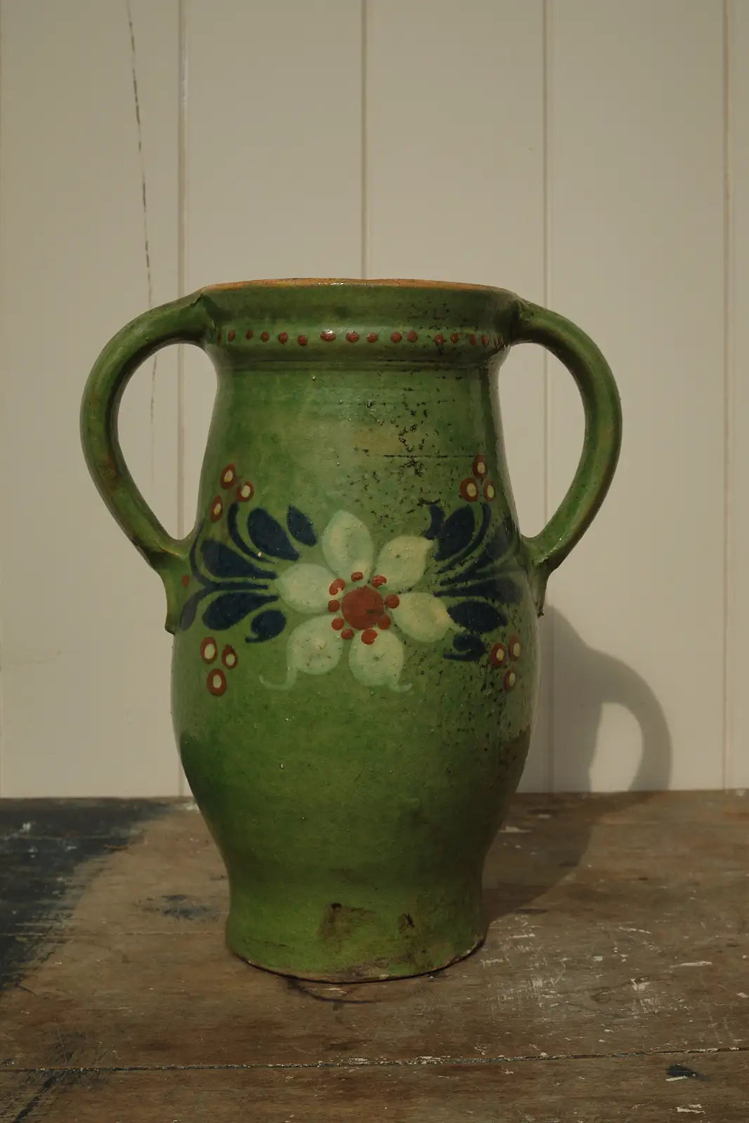 Amphore verte à fleurs