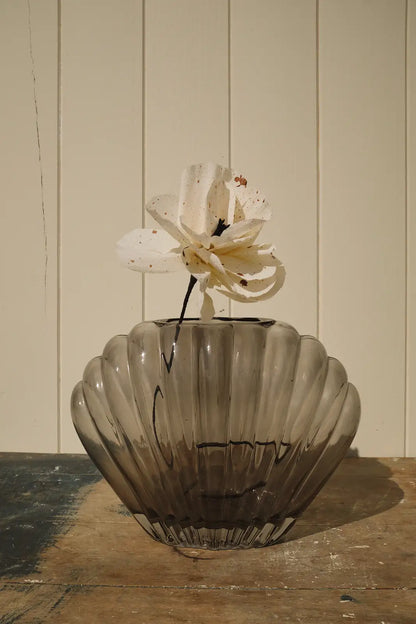 Vase en verre coquillage