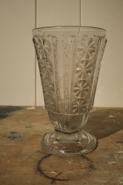 Grand verre moulé