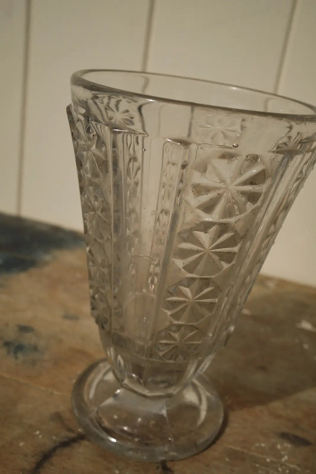 Grand verre moulé
