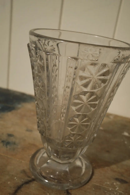 Grand verre moulé